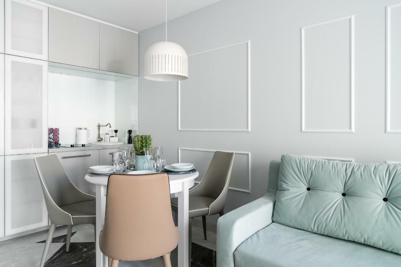 Queen Apartment *