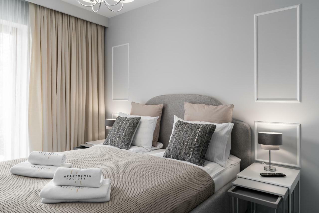 Queen Apartment *