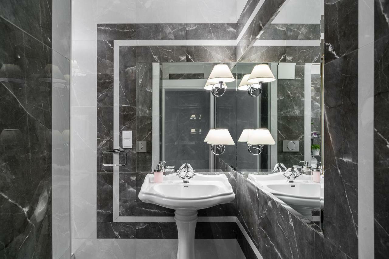 Queen Apartment